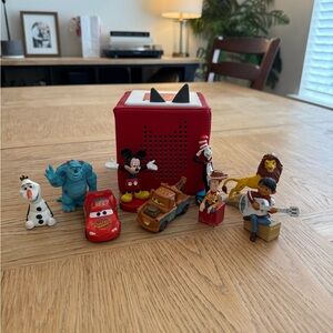 First Generation Toniebox + 9 Tonie Characters
